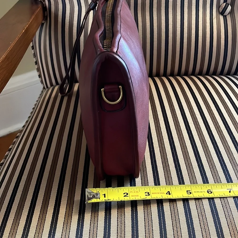 VINTAGE COACH BASIC BAG ZIPPERED CLUTCH 9455 BURGUNDY GLUE IN REG NEW YORK CITY